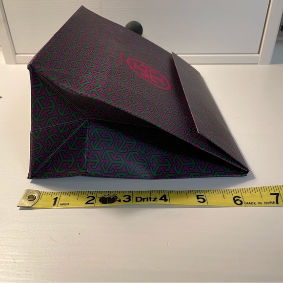 ⭐️FWP Tory Burch Gift Bag - see FWP offer below - Picture 8 of 10